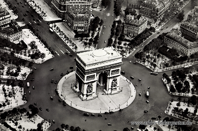 Ak Paris, L'arc de Triomphe, Fliegeraufnahme
