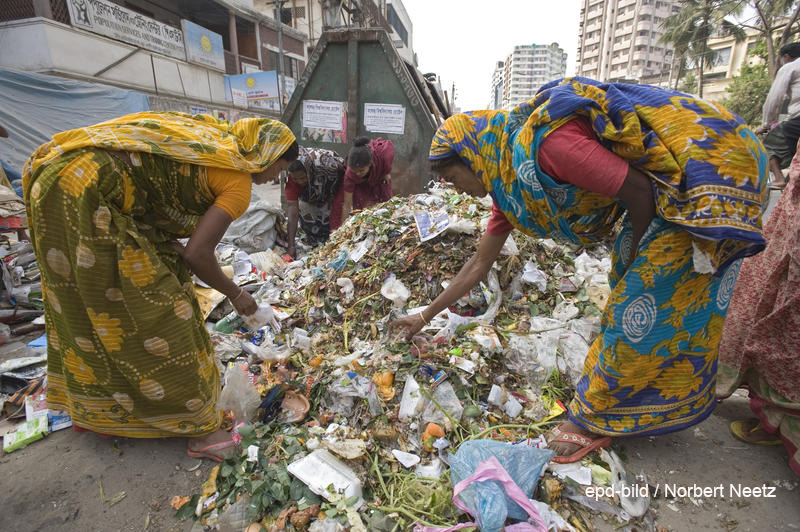 Muellsammlerinnen in Dhaka, Bangladesch