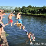 SOMMERFEATURE: Schwimmer am Rhein Herne Kanal in der Hoehe Hesse Bad am 18. August 2012.

Foto: Sebastian Konopka / WAZ FotoPool