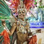 Sambatänzerin bei der Karnevalsparade, Sambódromo, Rio de Janeiro, Brasilien